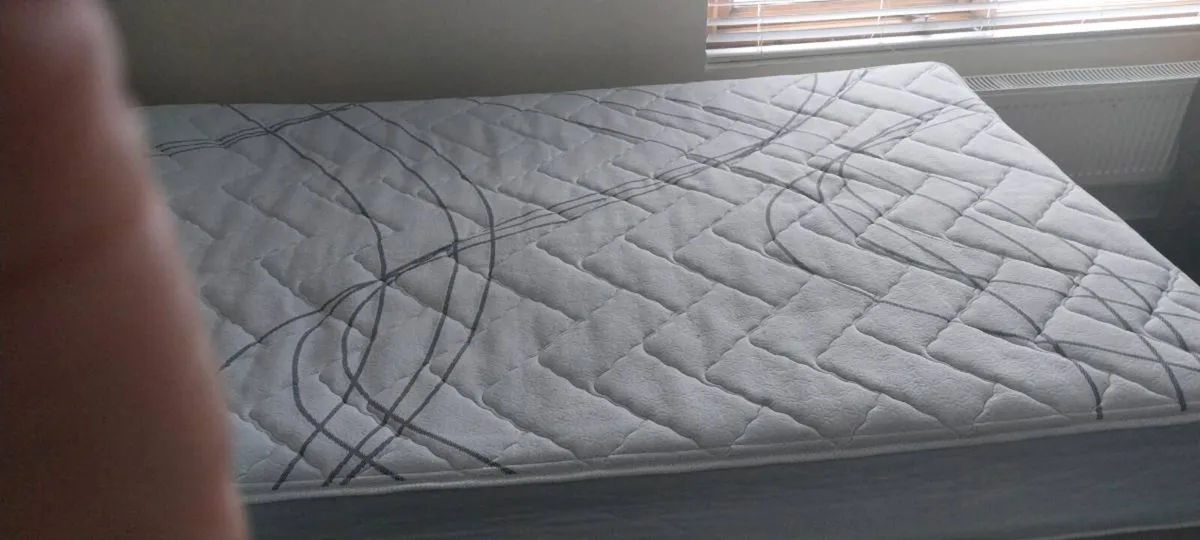 Small double bed - Image 3