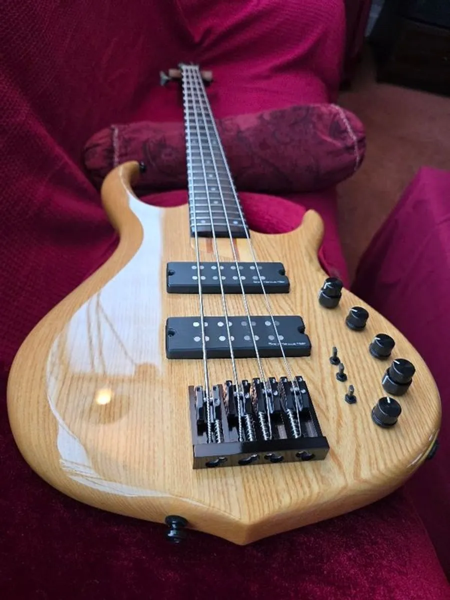 Sire Marcus Miller M5 (2nd Generation) 4 String Bass Guitar in Natural Ash - Image 3