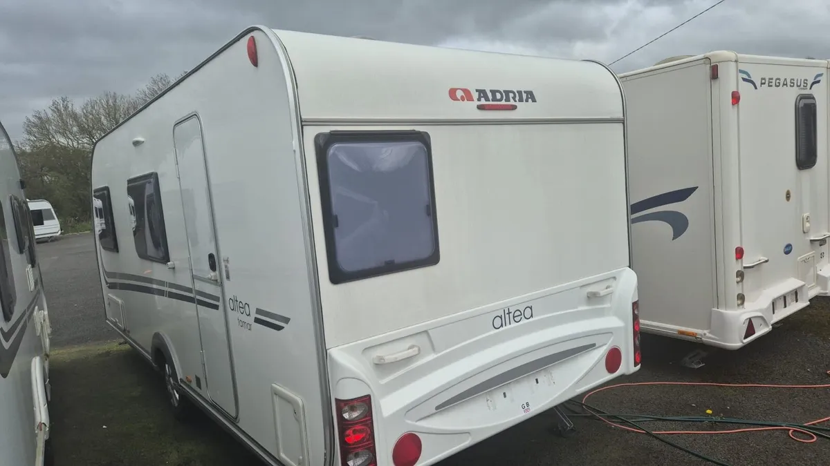 Adria altea 6 berth fixed bunk beds - Image 4