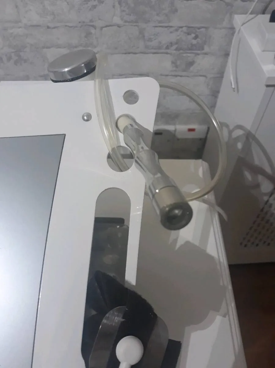 Beauty treatment machine - Image 4