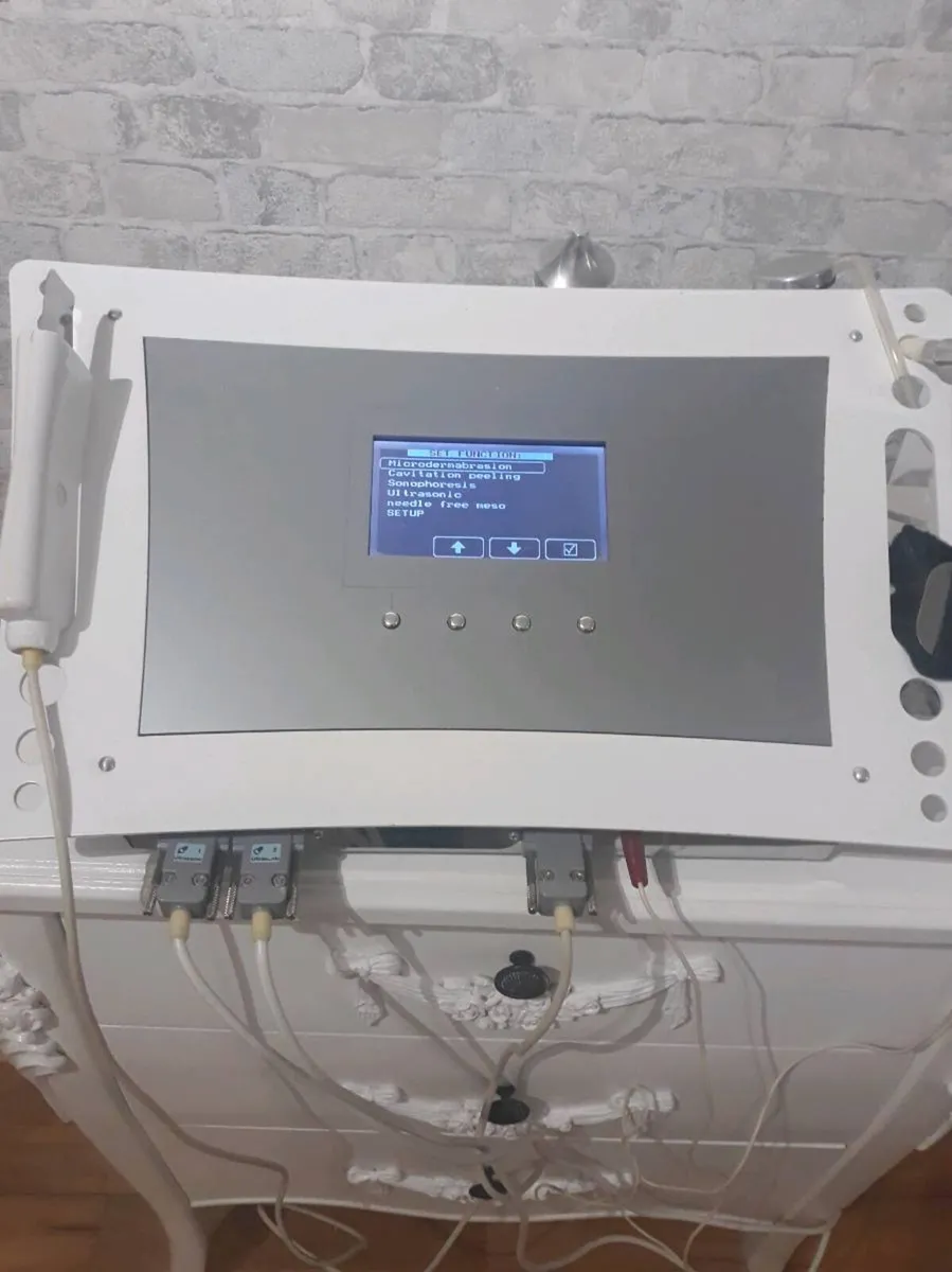 Beauty treatment machine - Image 1