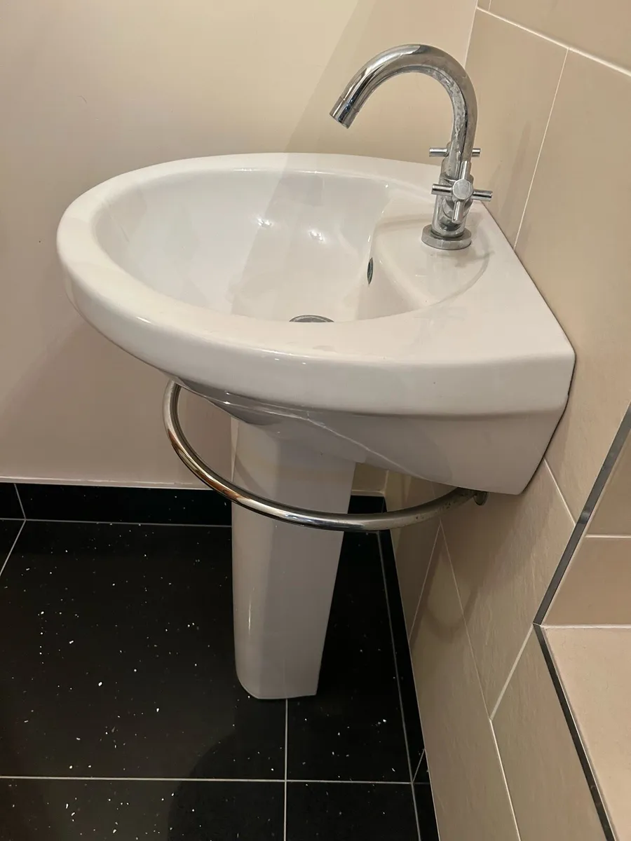 Toilet and sink - Image 4