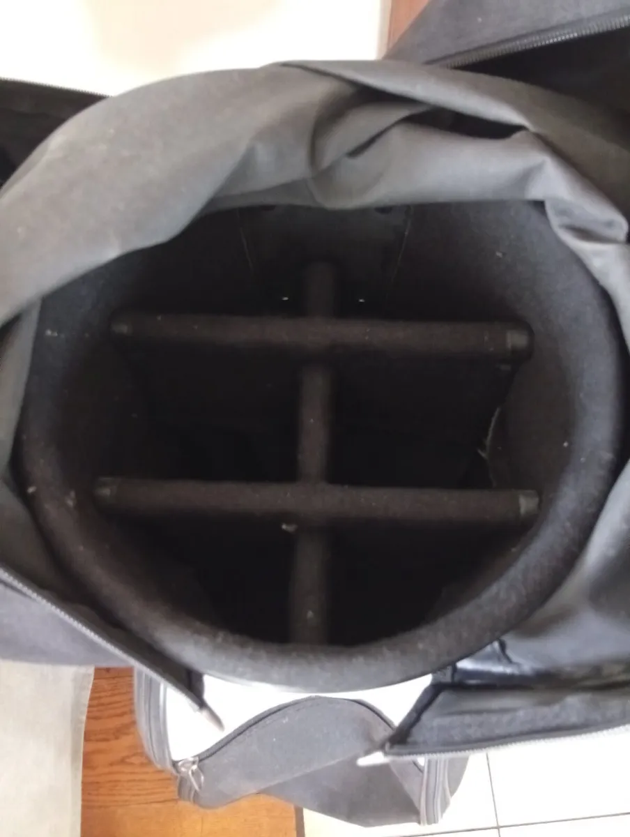 Starter Set of Clubs ,Bag ,Balls and Tees Included - Image 2