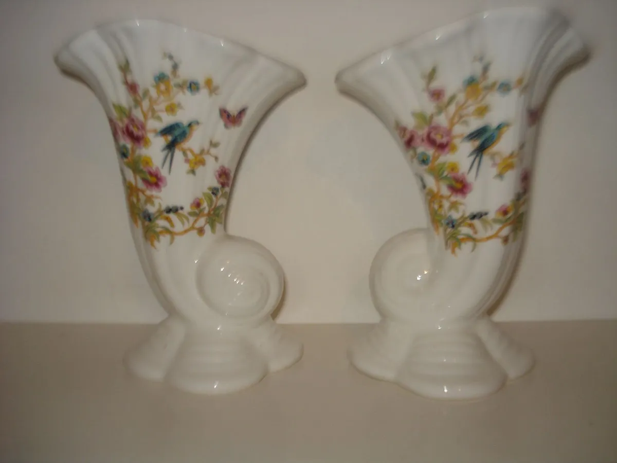 4 BALLYPOREEN  FINE BONE CHINA CORNUCOPIA VASES. - Image 3
