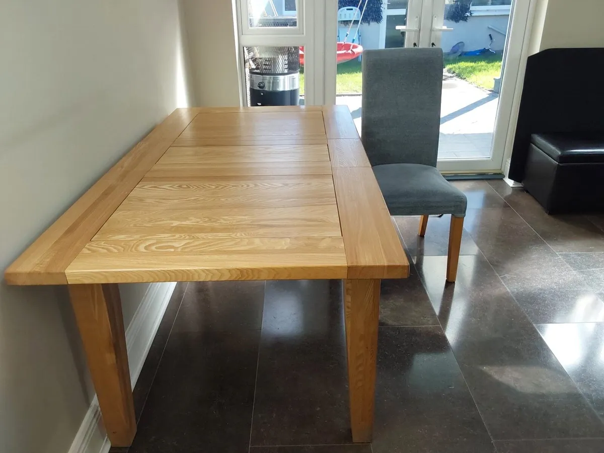 Extendable Dining Table and 8 chairs - Image 3