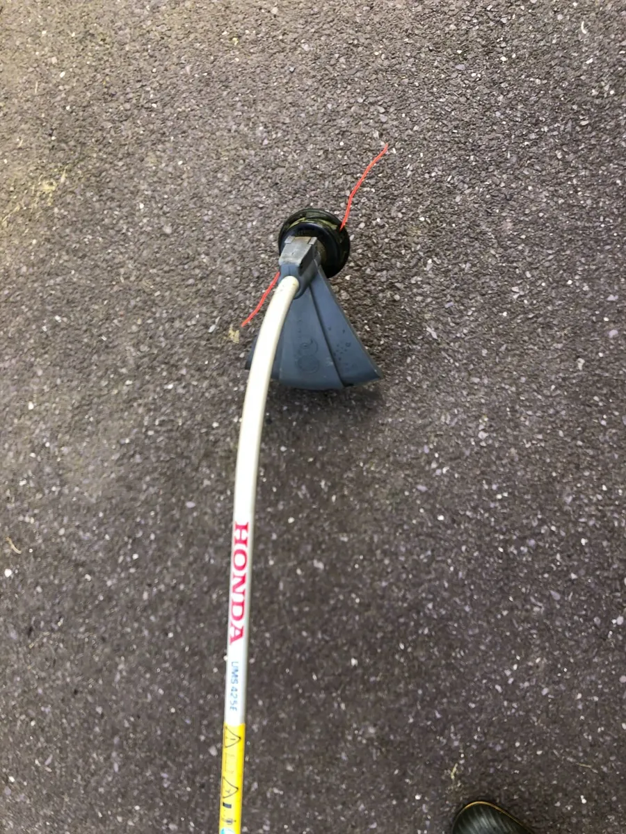 Honda 4 stroke Petrol strimmer - Image 3