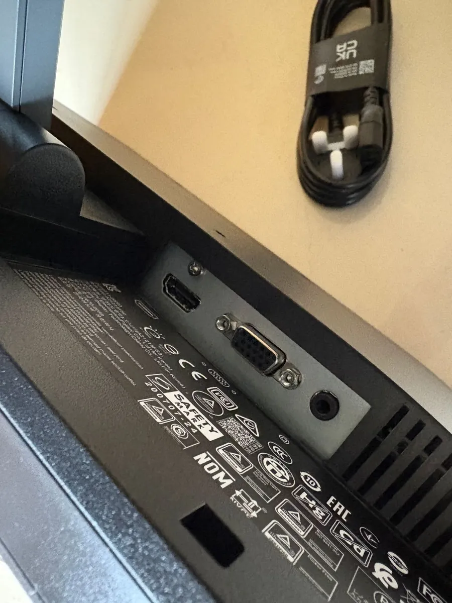 Lenovo Monitor - Image 3