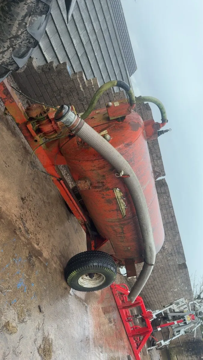 Slurry tanker - Image 1