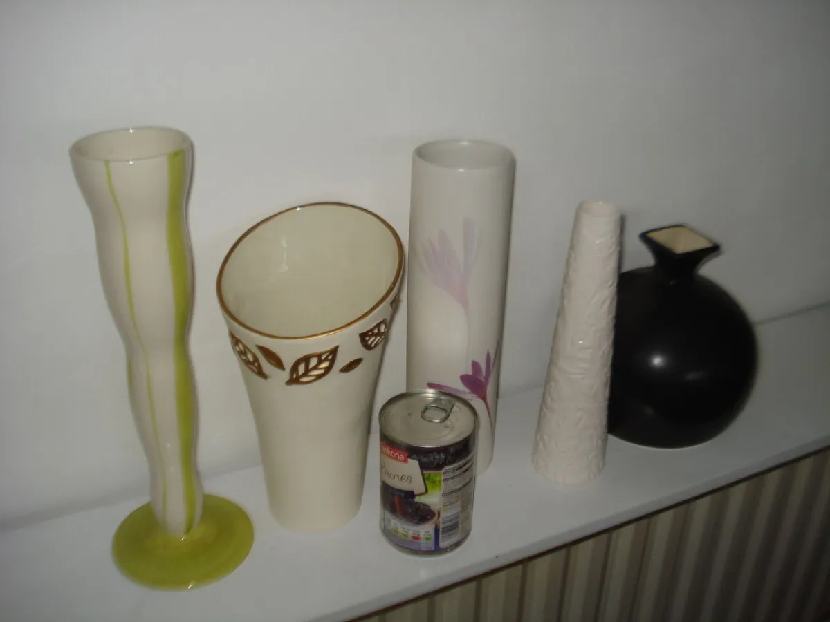 5 CERAMIC ASSORTED VASES. - Image 4