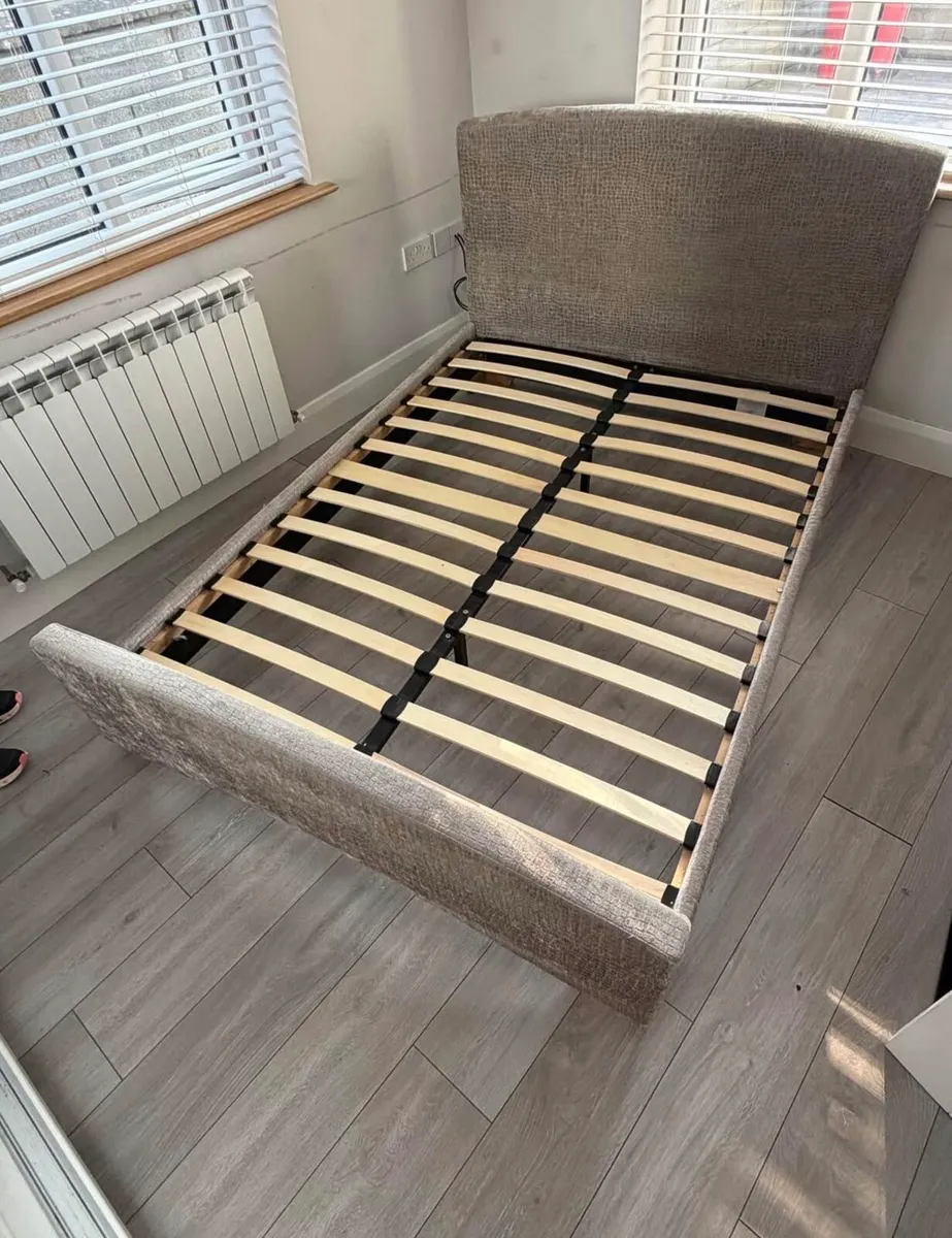 Bed 4ft 6 - Image 1