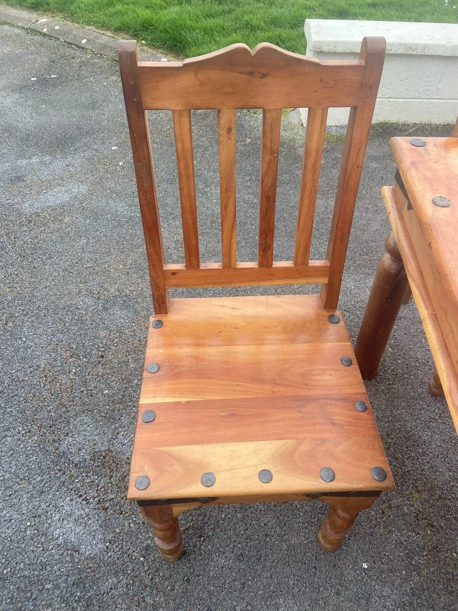Table and chairs - Image 2