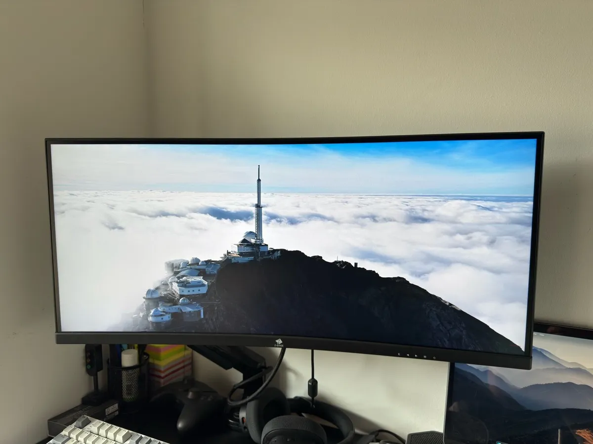 Z-Edge 30Inch Ultrawide Curved Gaming Monitor - Image 2