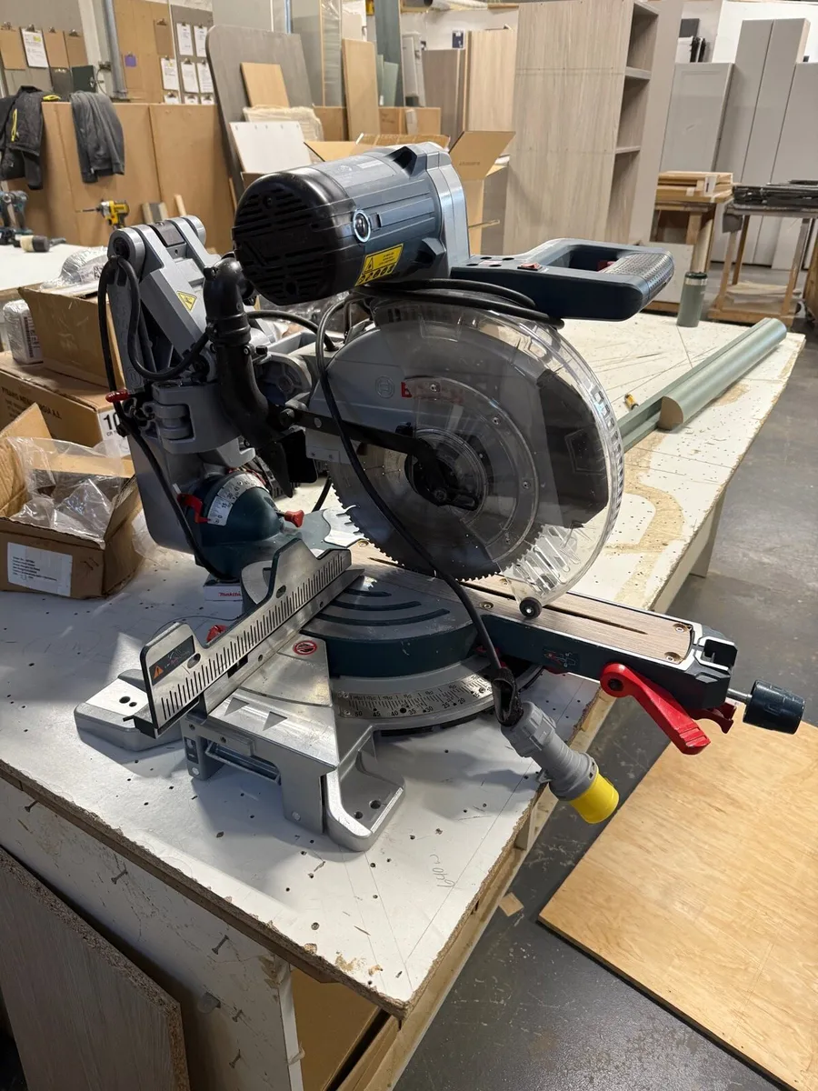 Bosch gcm 12 gedl mitre saw. - Image 2