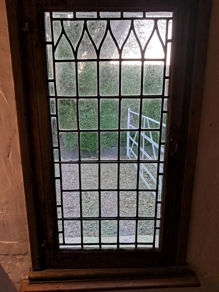 Old window - Image 1