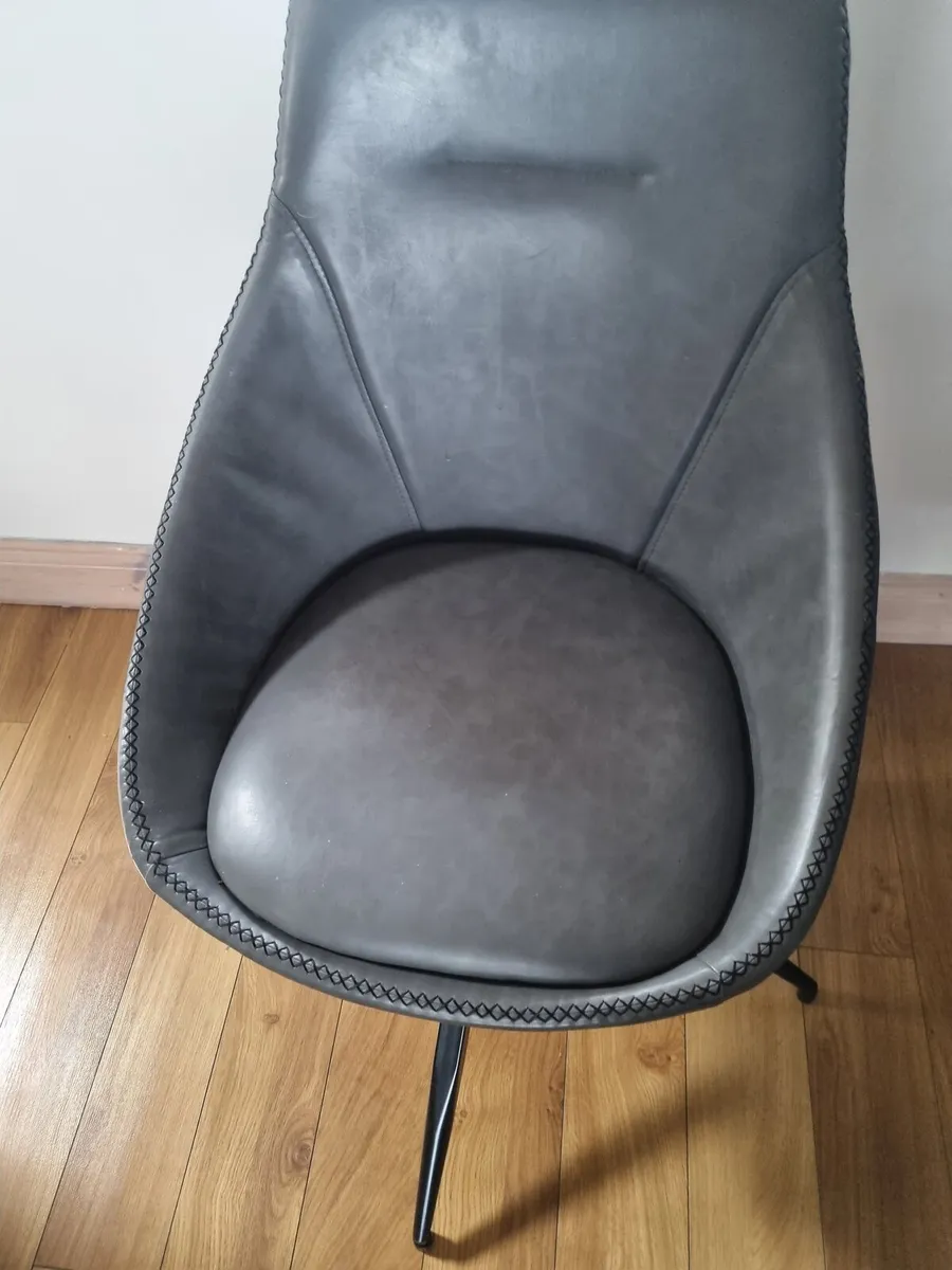 4 Swivel Dining Chairs