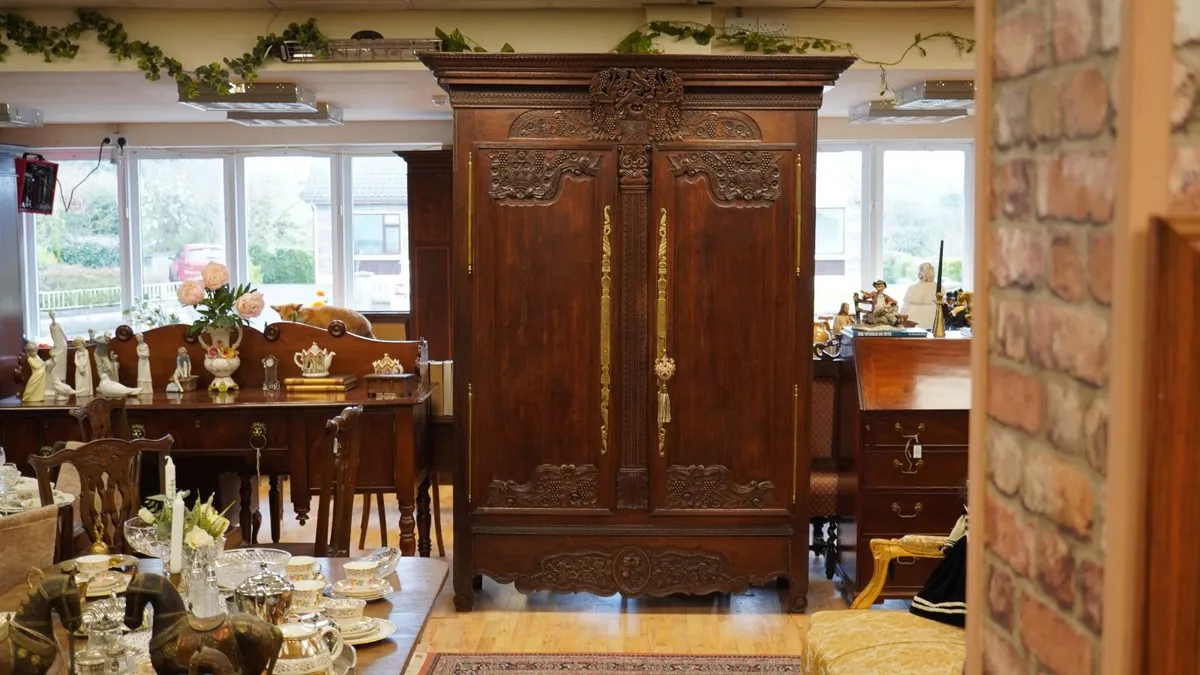 Antique French Oak Armoire / Press - Image 1