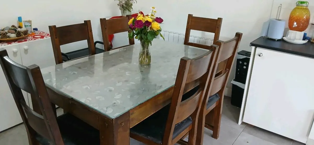 Dining tabel and chairs - Image 4