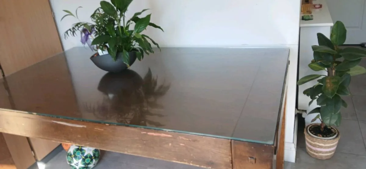 Dining tabel and chairs - Image 2