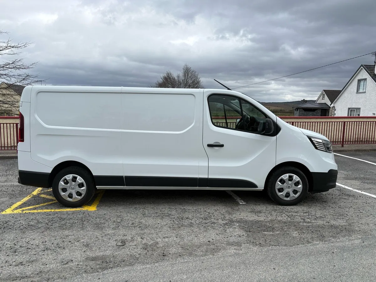 2023 (232) RENAULT TRAFIC 2.0 LL30 - Image 2