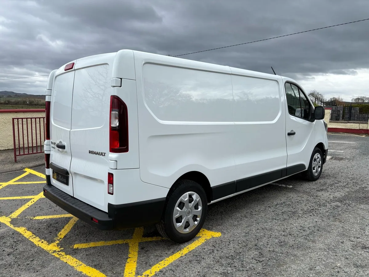 2023 (232) RENAULT TRAFIC 2.0 LL30 - Image 3