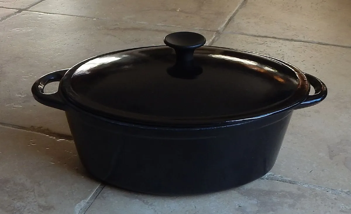 Cast Iron & Enamel Heavy Cooking Pot - Image 1
