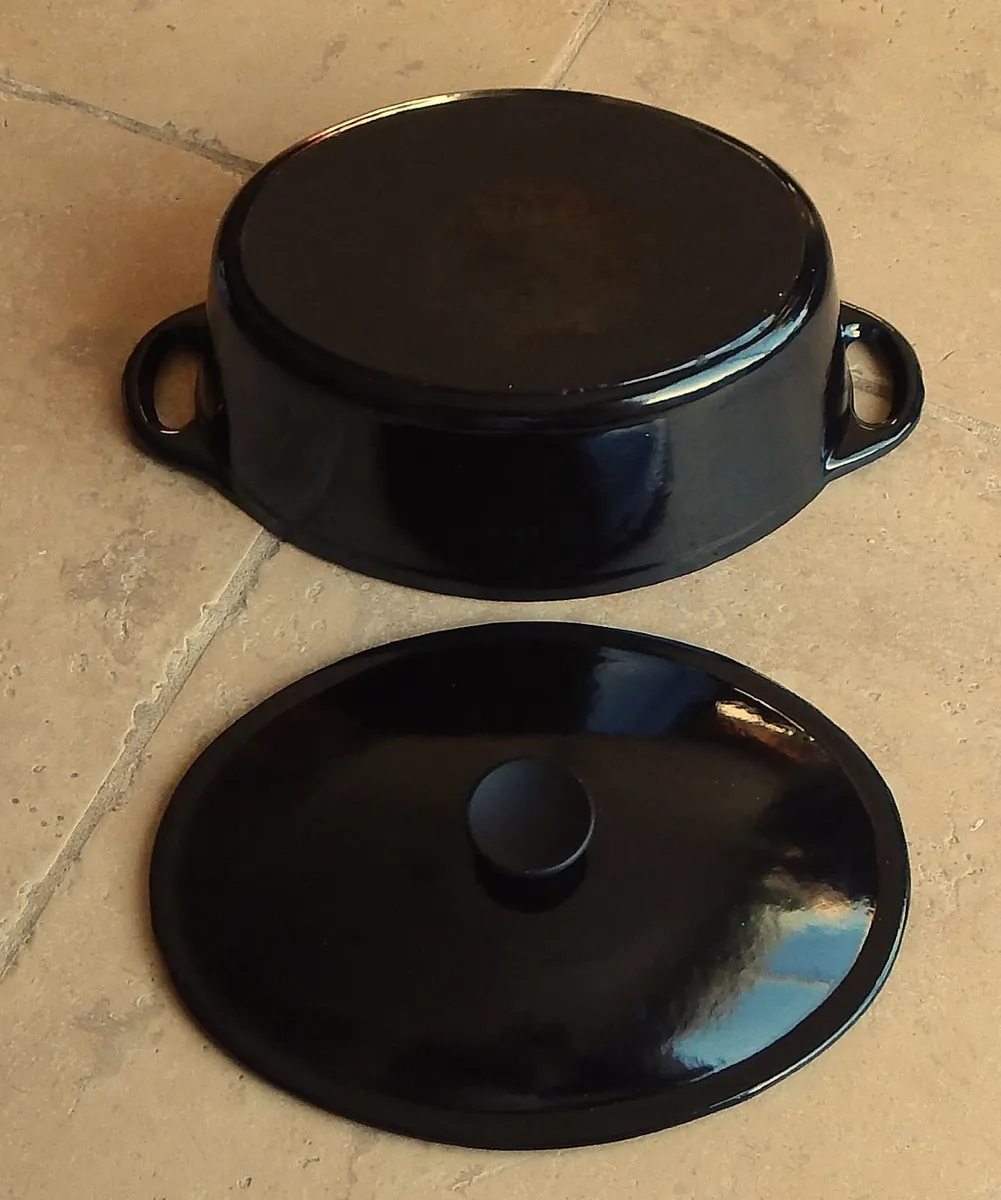 Cast Iron & Enamel Heavy Cooking Pot - Image 3