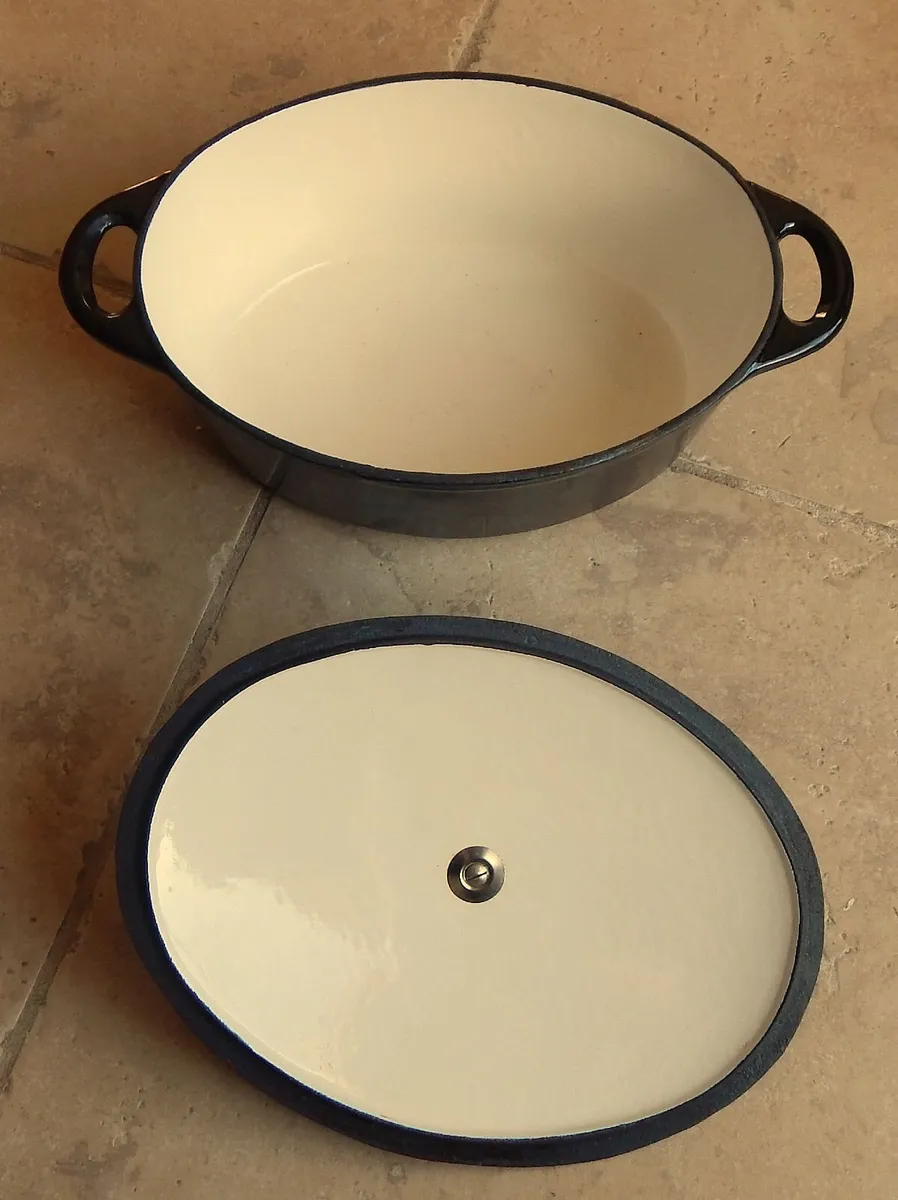 Cast Iron & Enamel Heavy Cooking Pot - Image 4