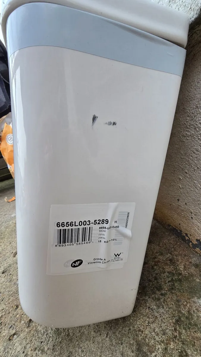 Toilet cistern - Image 3