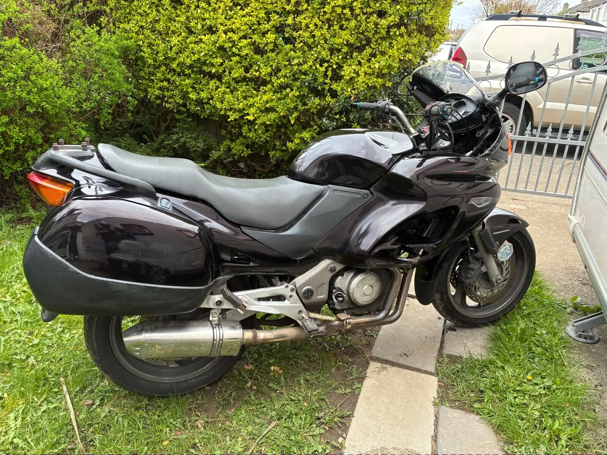 Honda Deauville 650 - 2005 - Image 1