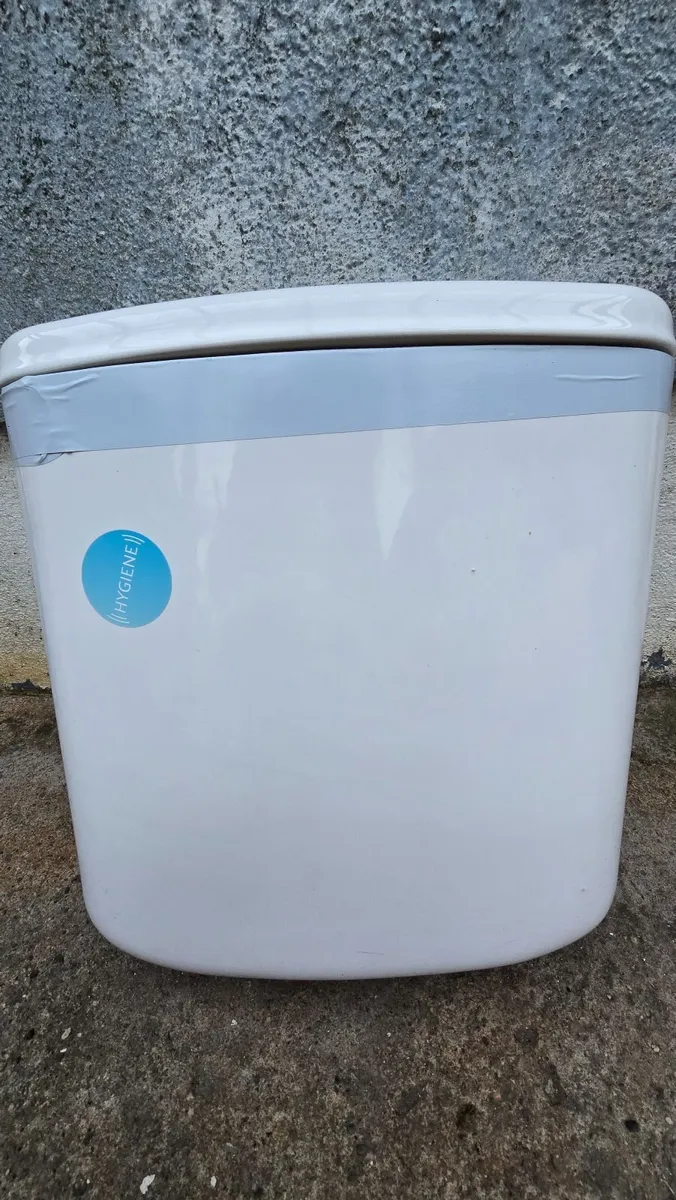 Toilet cistern - Image 1