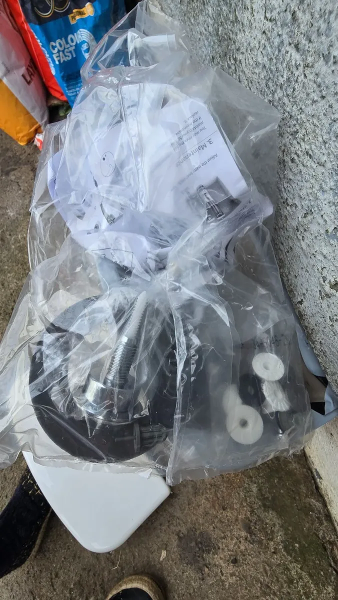 Toilet cistern - Image 4