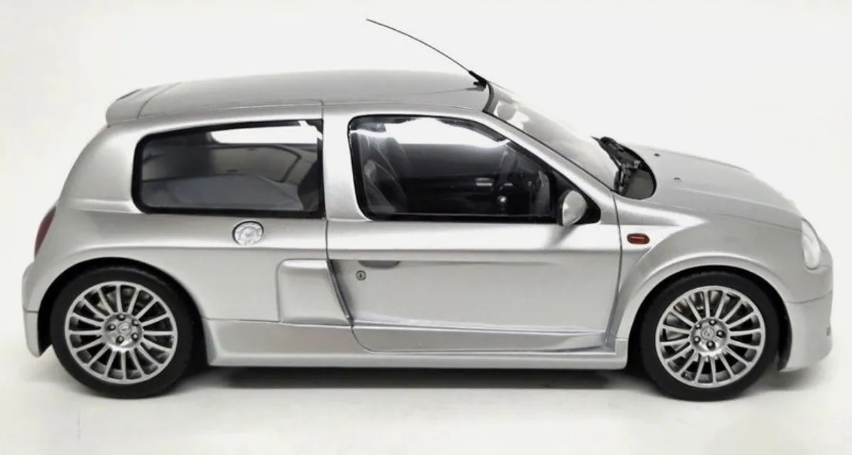 Renault Clio V6 Phase 1 2001 - 1/18 - NEW in BOX - Image 2