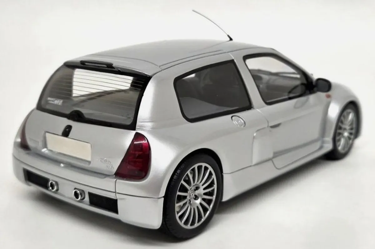 Renault Clio V6 Phase 1 2001 - 1/18 - NEW in BOX - Image 3