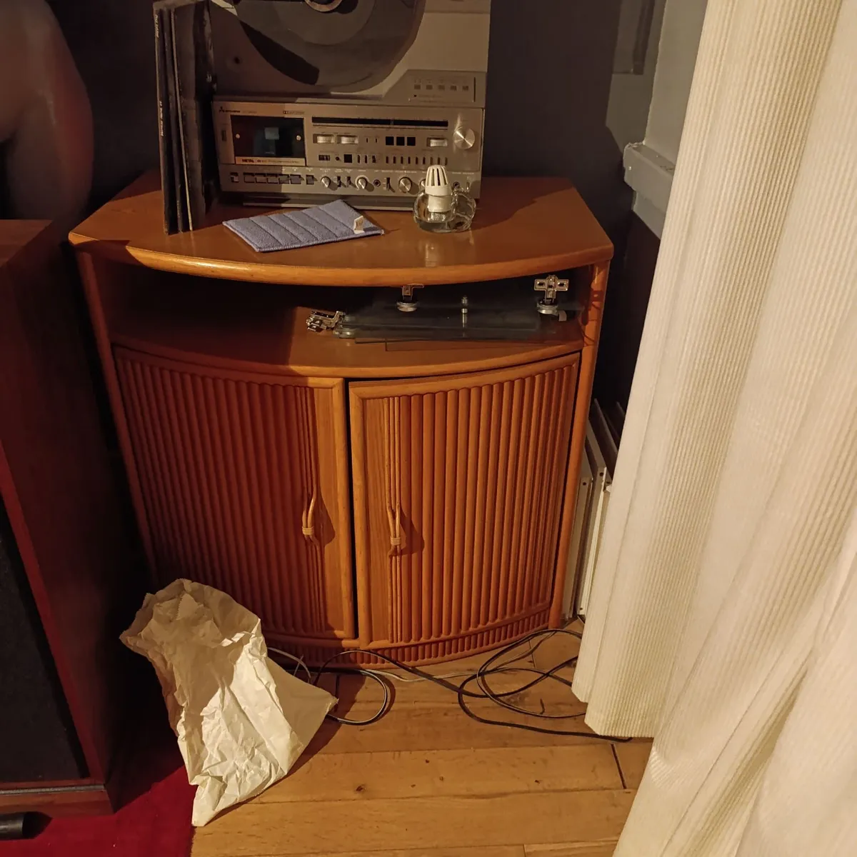 Display unit. - Image 2