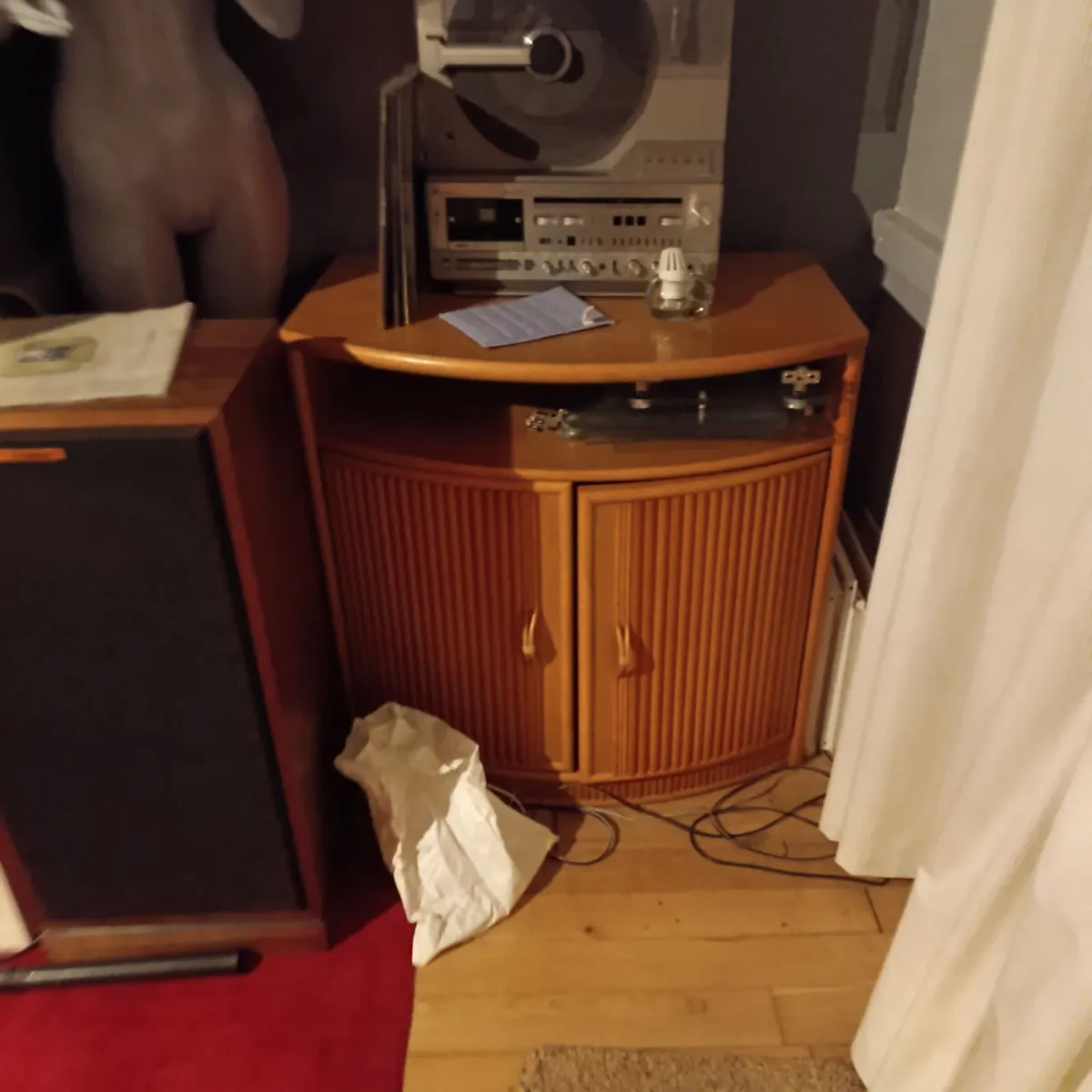 Display unit. - Image 1