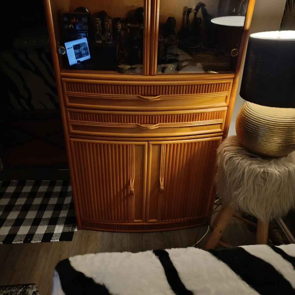 Display unit. - Image 3