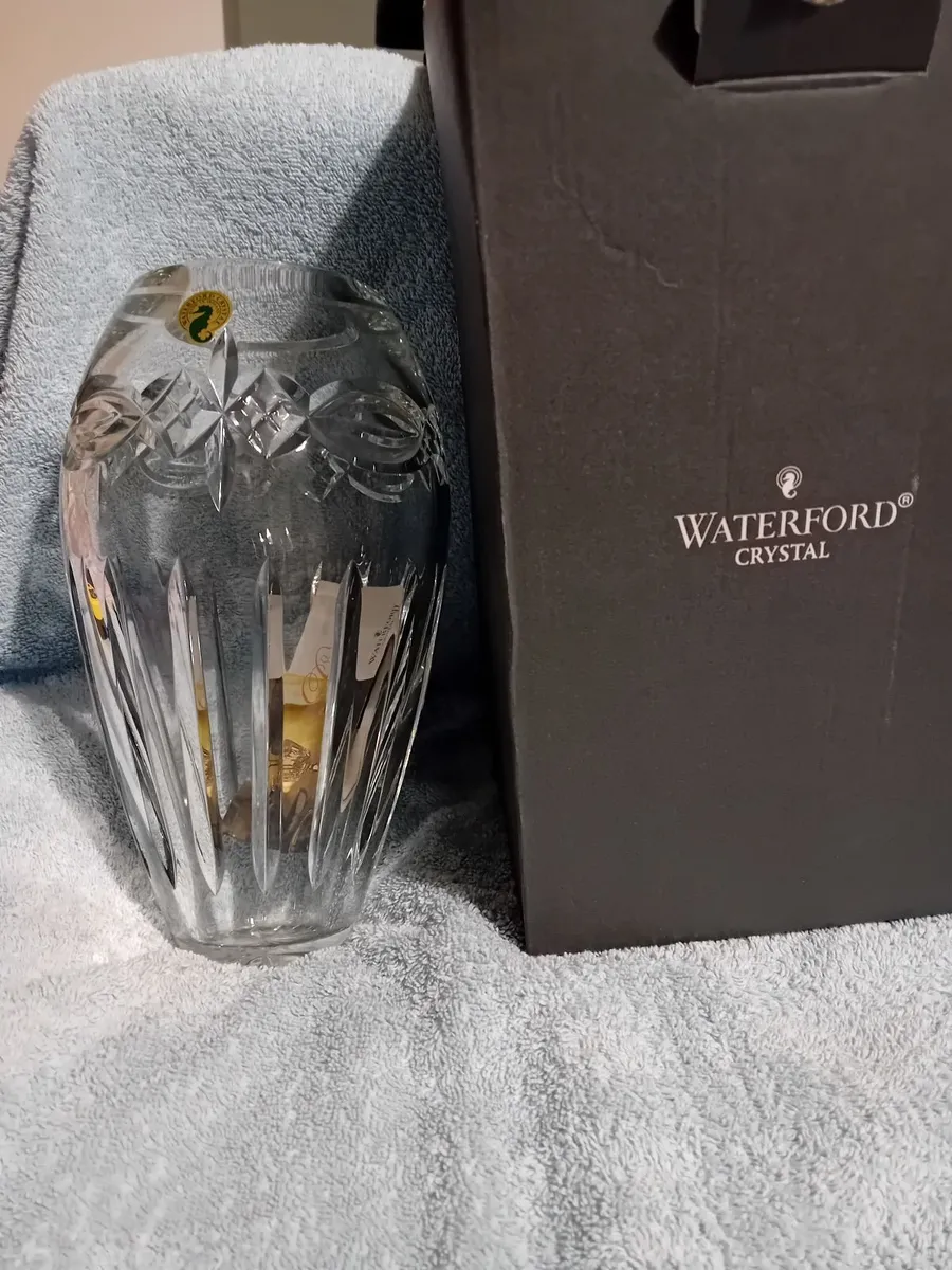 Waterford Crystal Dolmen Vase - Image 3