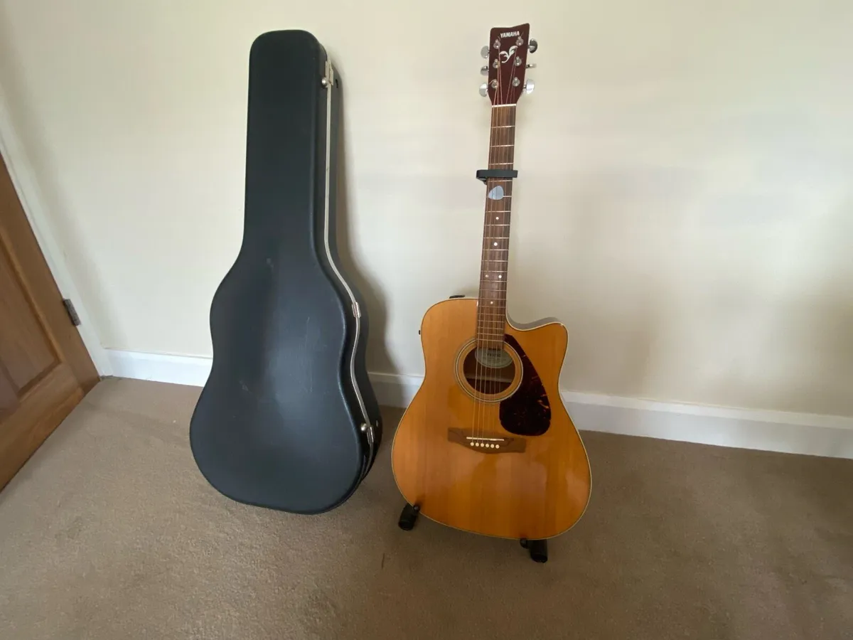 Yamaha Acoustic Guitar & Hardcase - Image 1