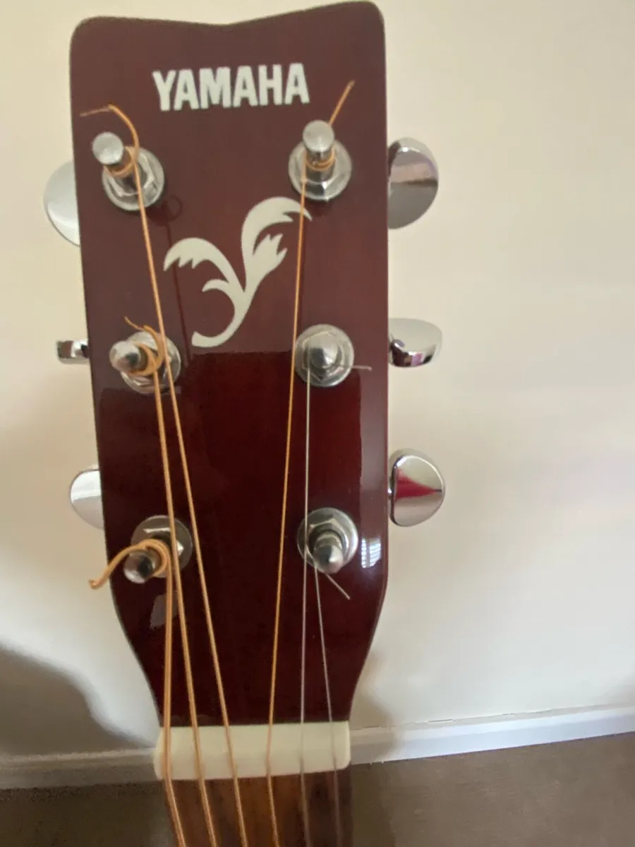 Yamaha Acoustic Guitar & Hardcase - Image 3
