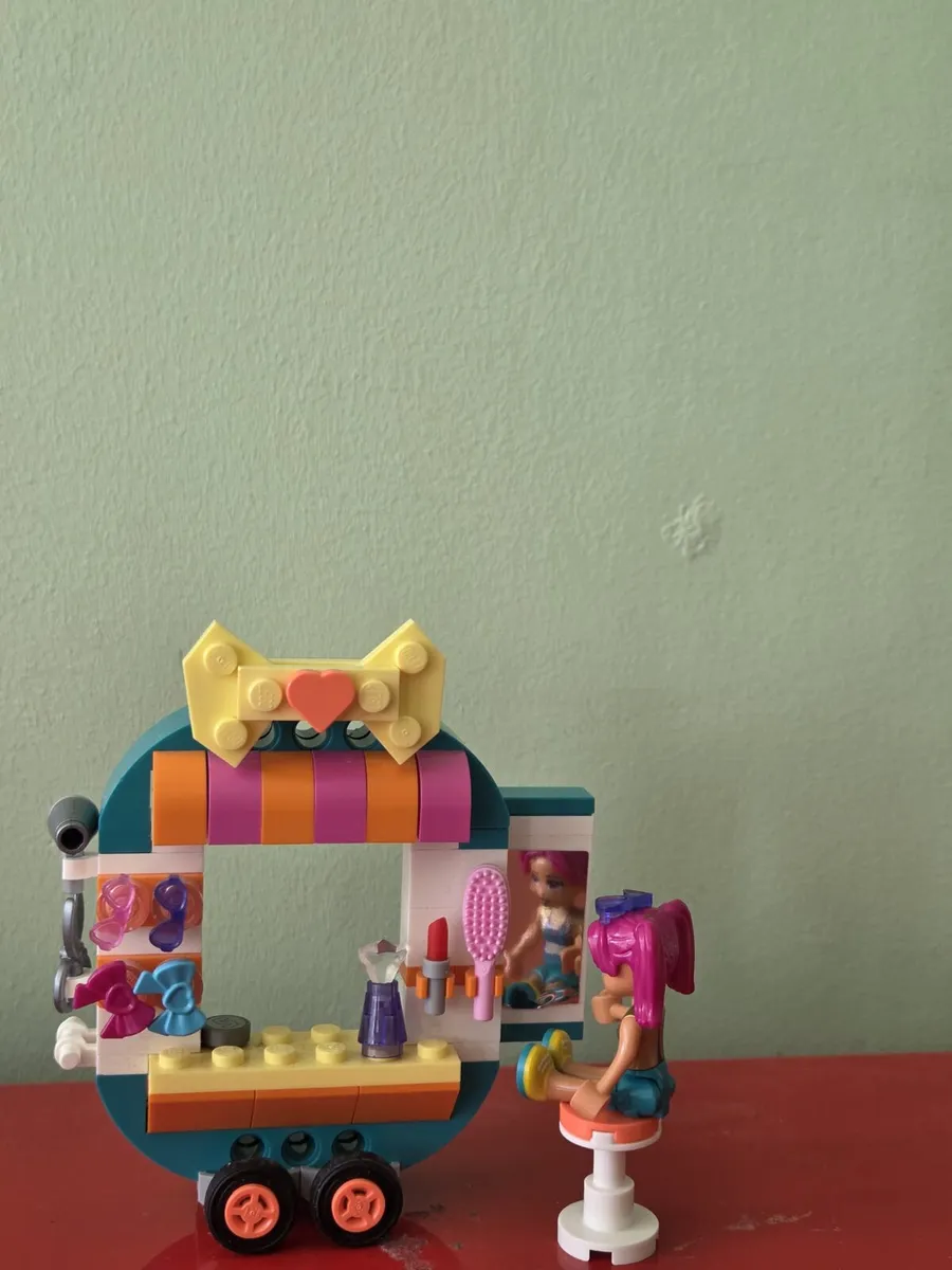 A lego friends mobile hair salon - Image 3