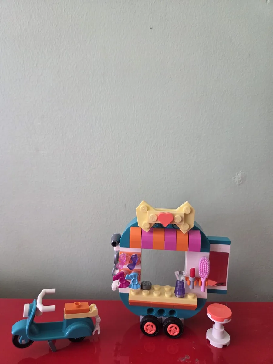 A lego friends mobile hair salon - Image 4