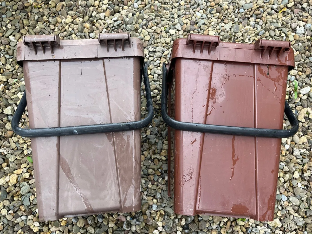 Two buckets - Image 1