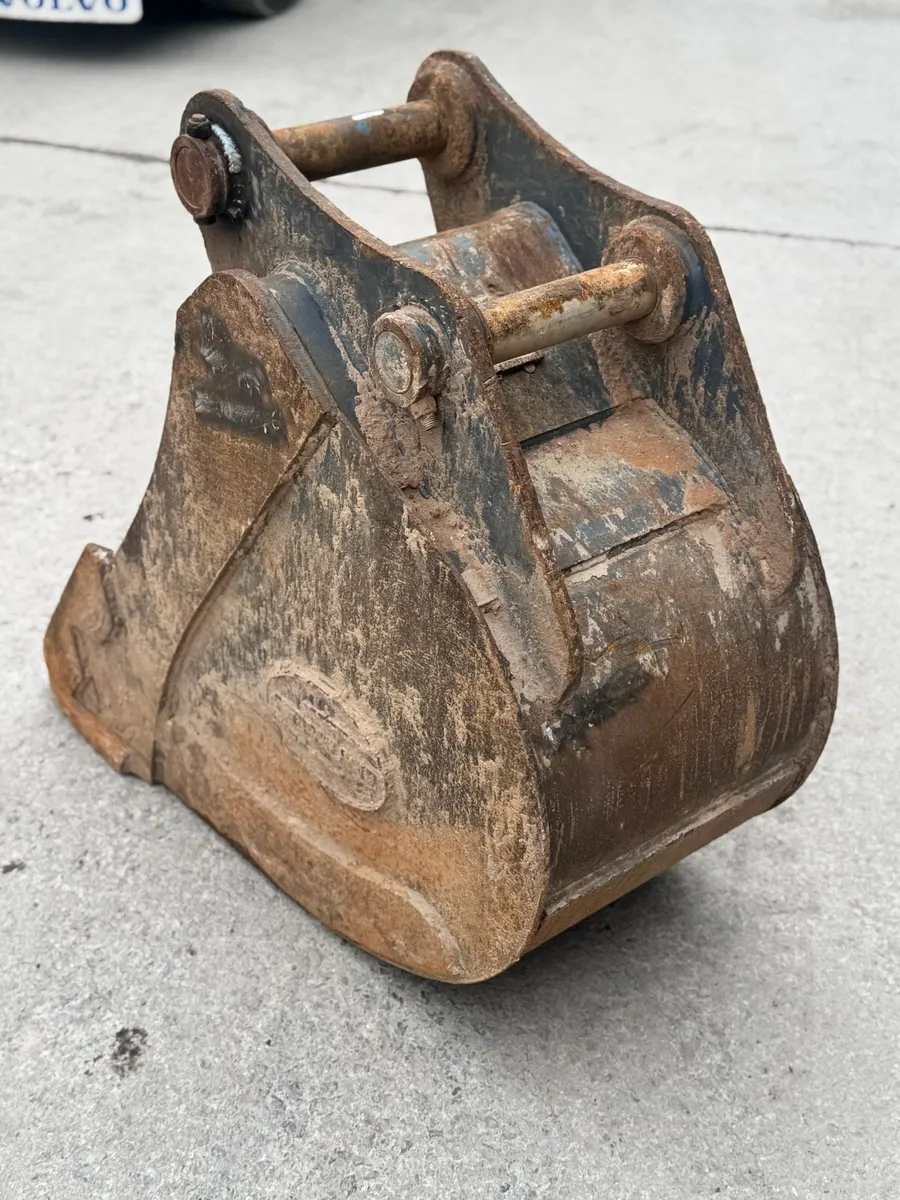 24” Strickland Bucket 65mm Pins - Image 4