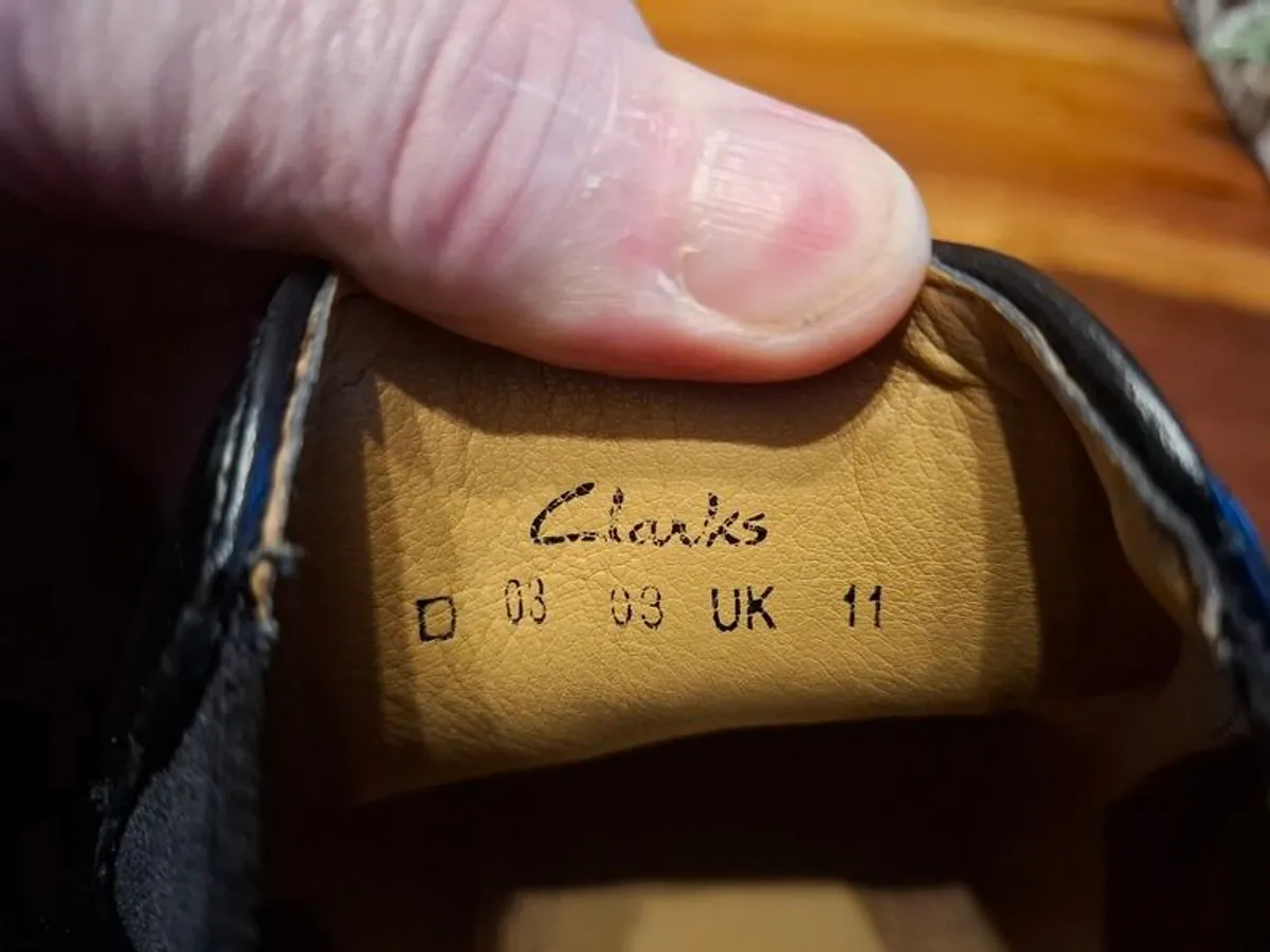 Clarks Chelsea Boots UK 11 Flex 24/7 - Like New! - Image 2