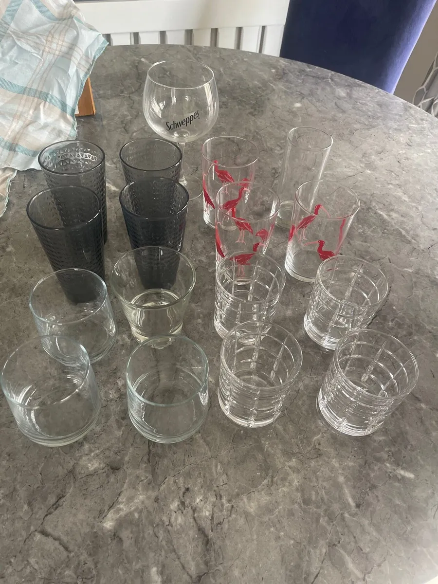 Selection of 17 glasses - Image 1