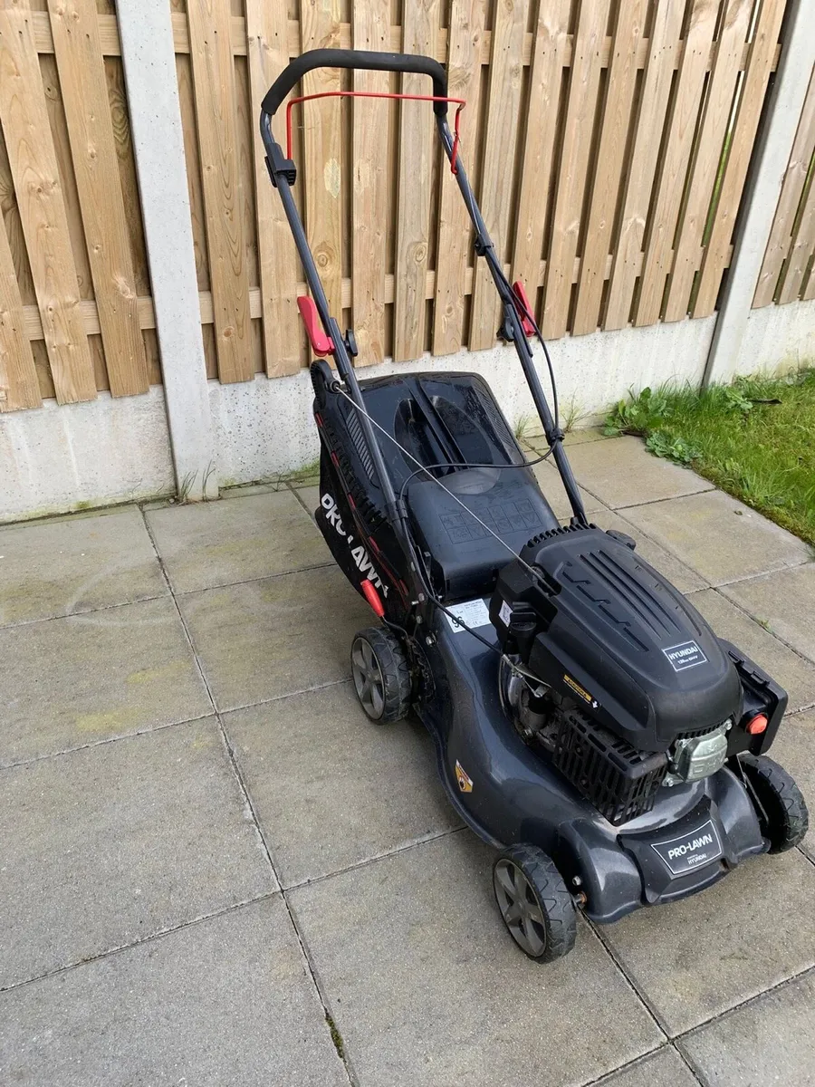 Hyundai Pro Lawn petrol lawn mower - Image 1