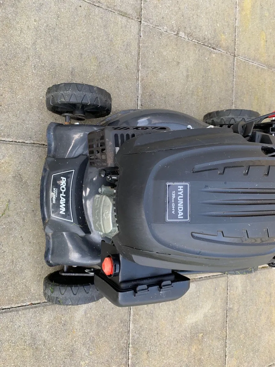 Hyundai Pro Lawn petrol lawn mower - Image 3