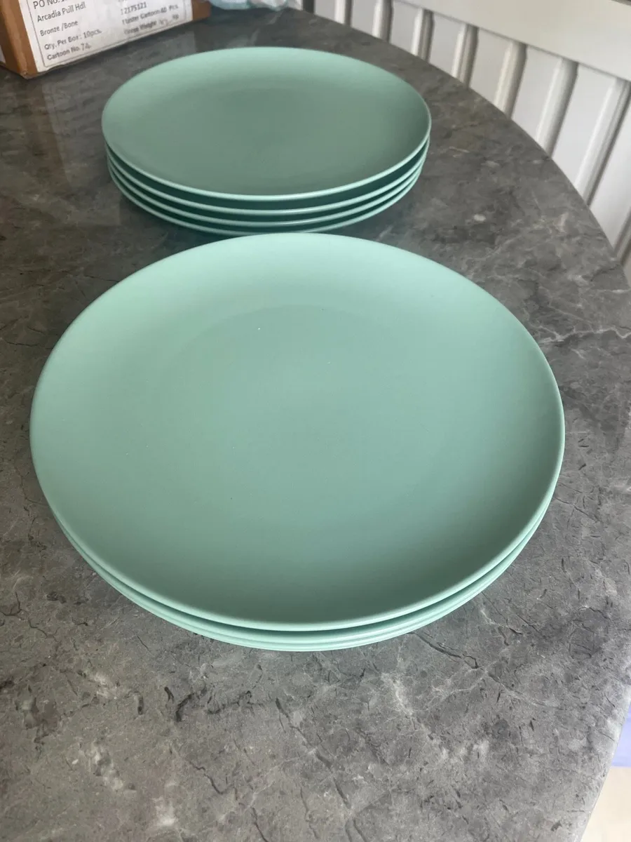 8 large dinner plates - Image 3
