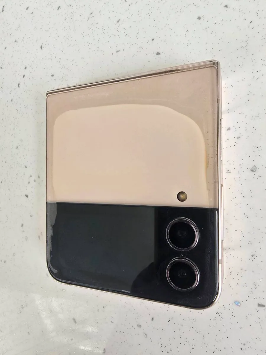 SAMSUNG FLIP 4 - Image 2