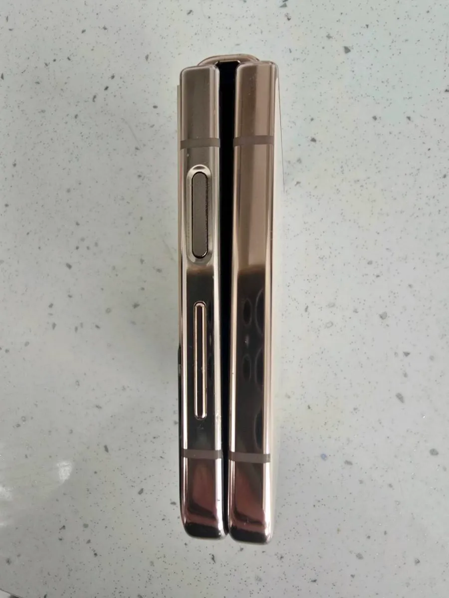 SAMSUNG FLIP 4 - Image 3